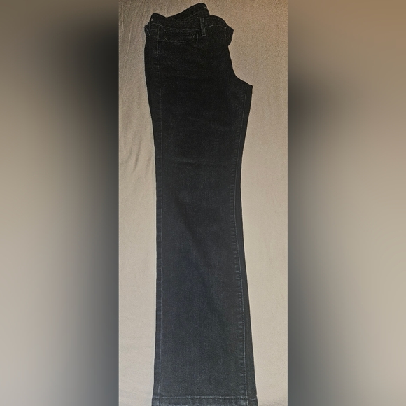 ❣️Levi’s Demi Curve Black Slim Leg Jeans❣️ - Picture 3 of 6